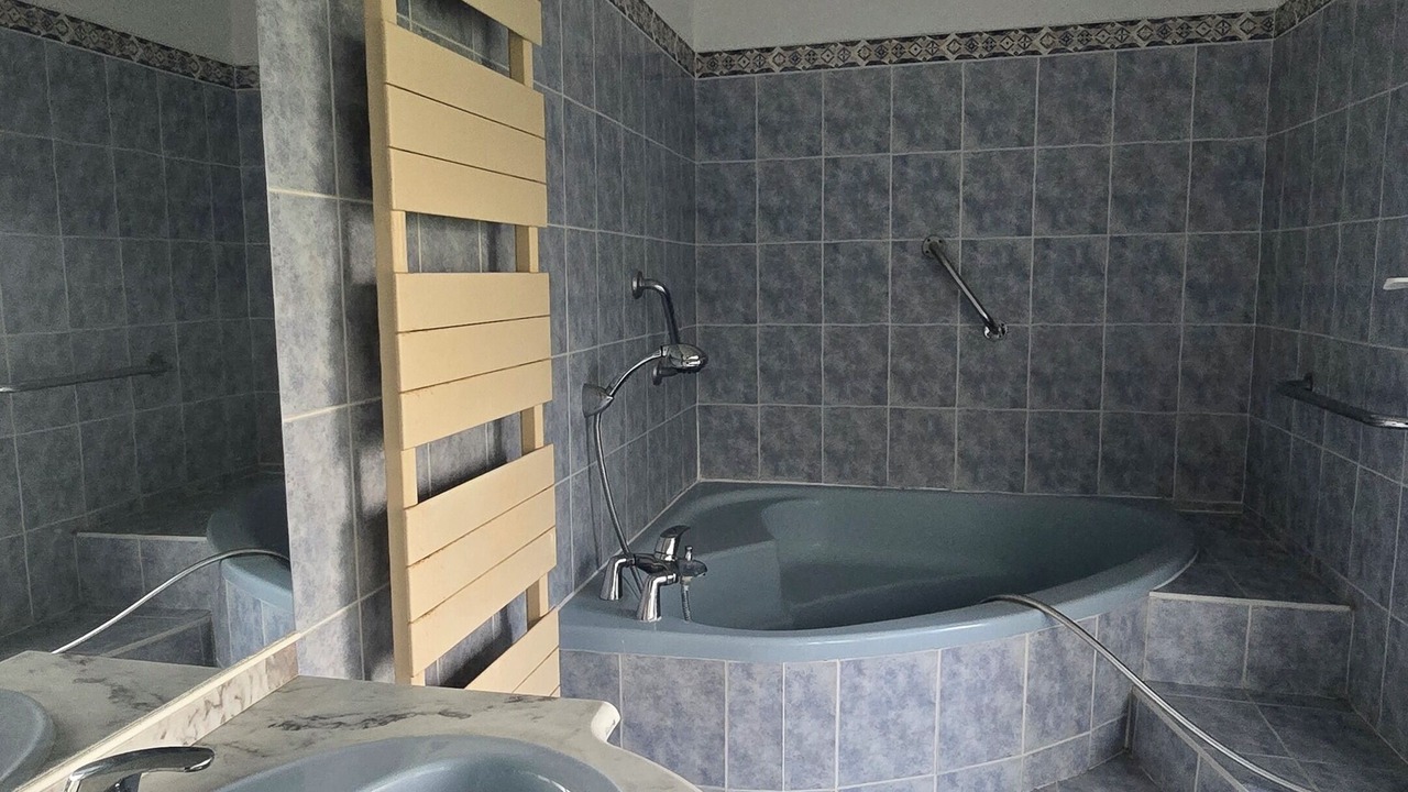 Photo of Bathroom in Muron