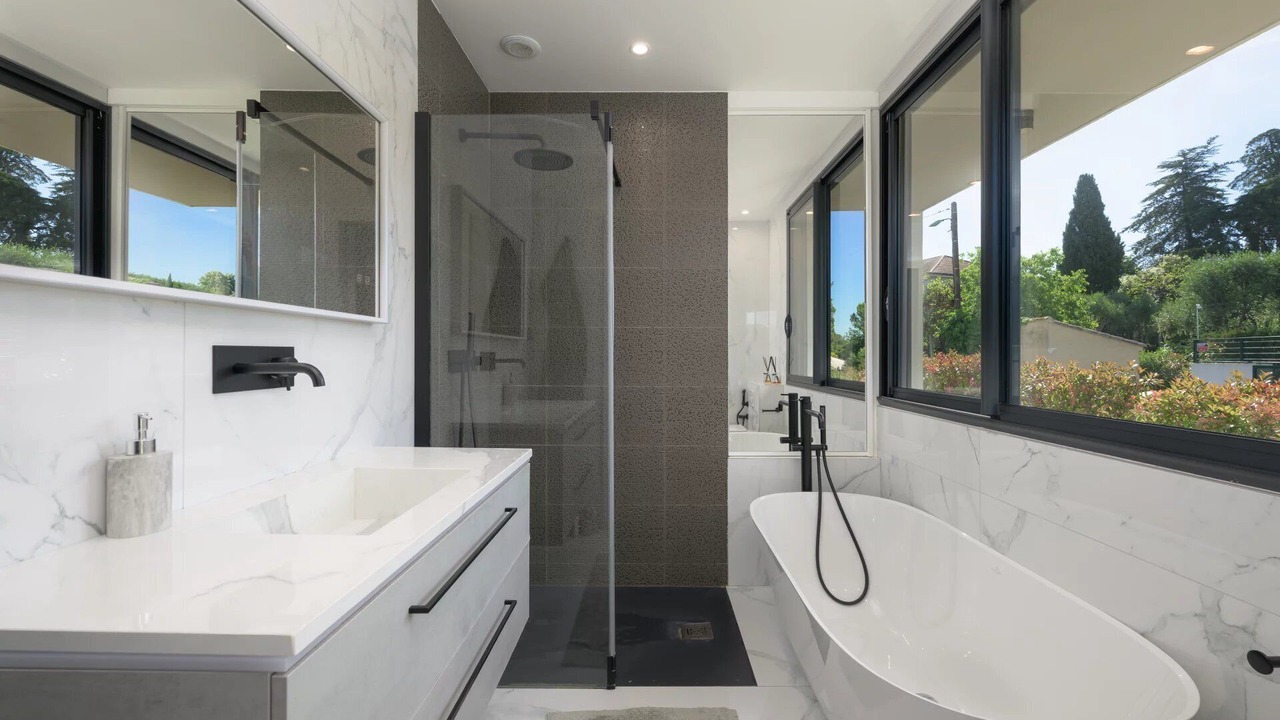 Photo of Bathroom in Biot