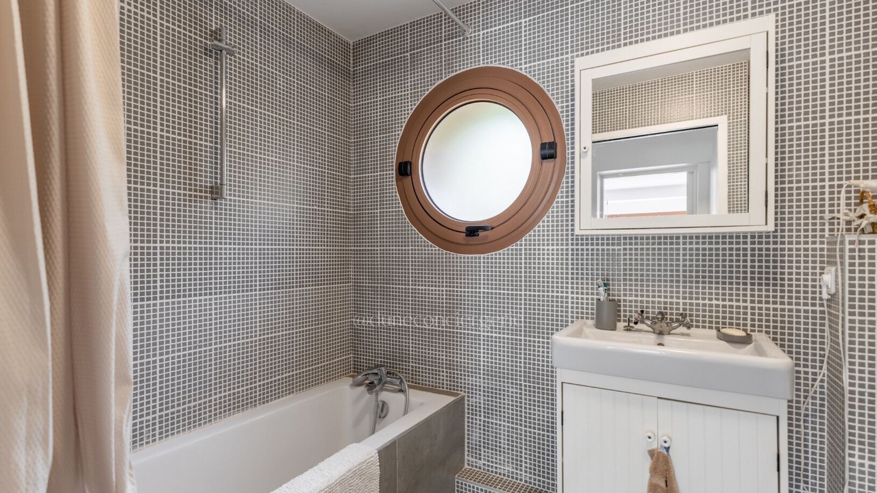 Photo of Bathroom in Piraillan
