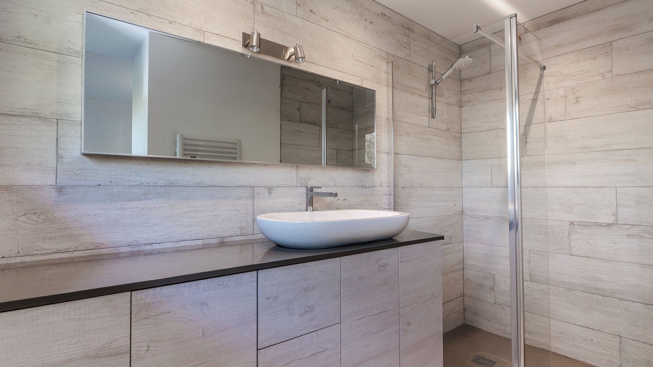 Photo of Bathroom in Biot