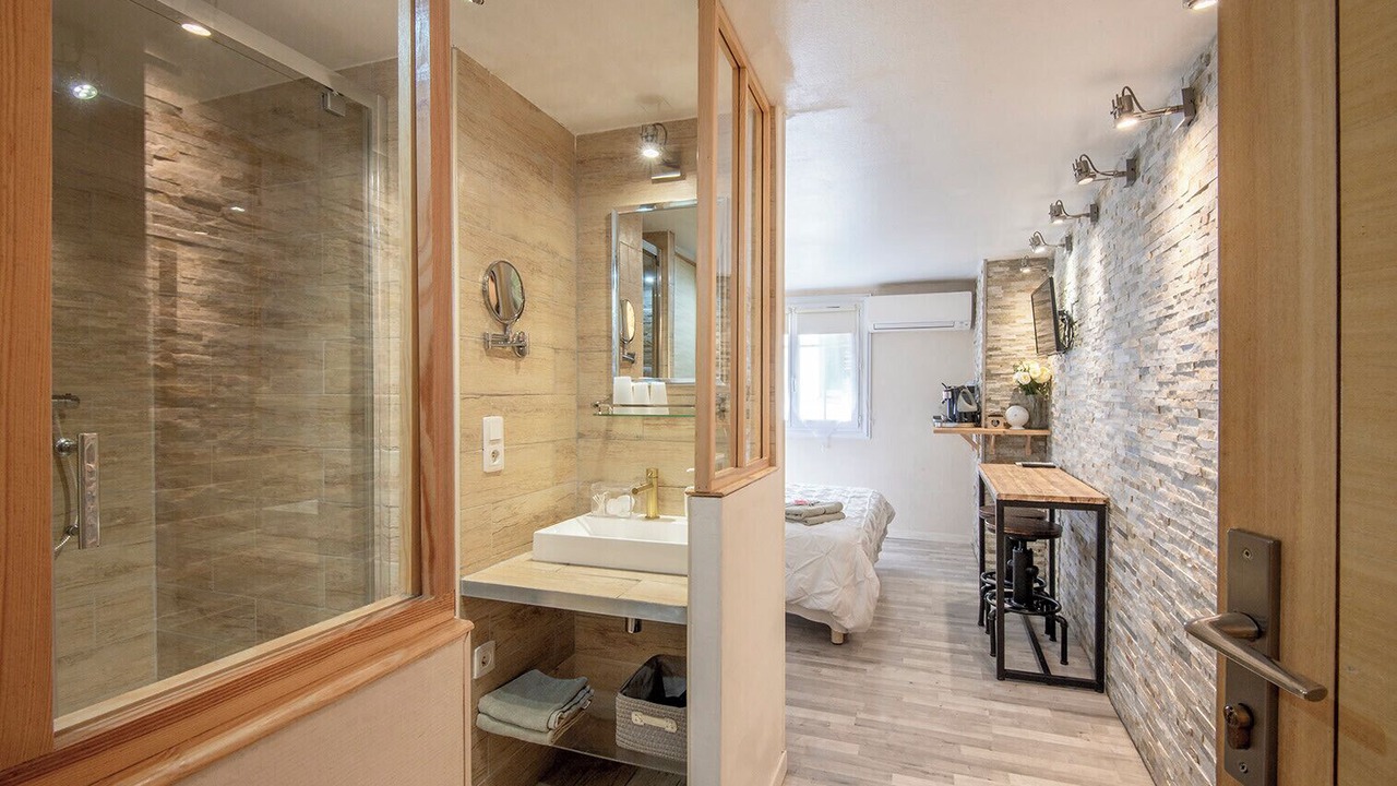 Photo of Bathroom in Les Grands Carmes