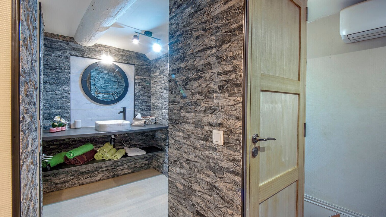 Photo of Bathroom in Les Grands Carmes
