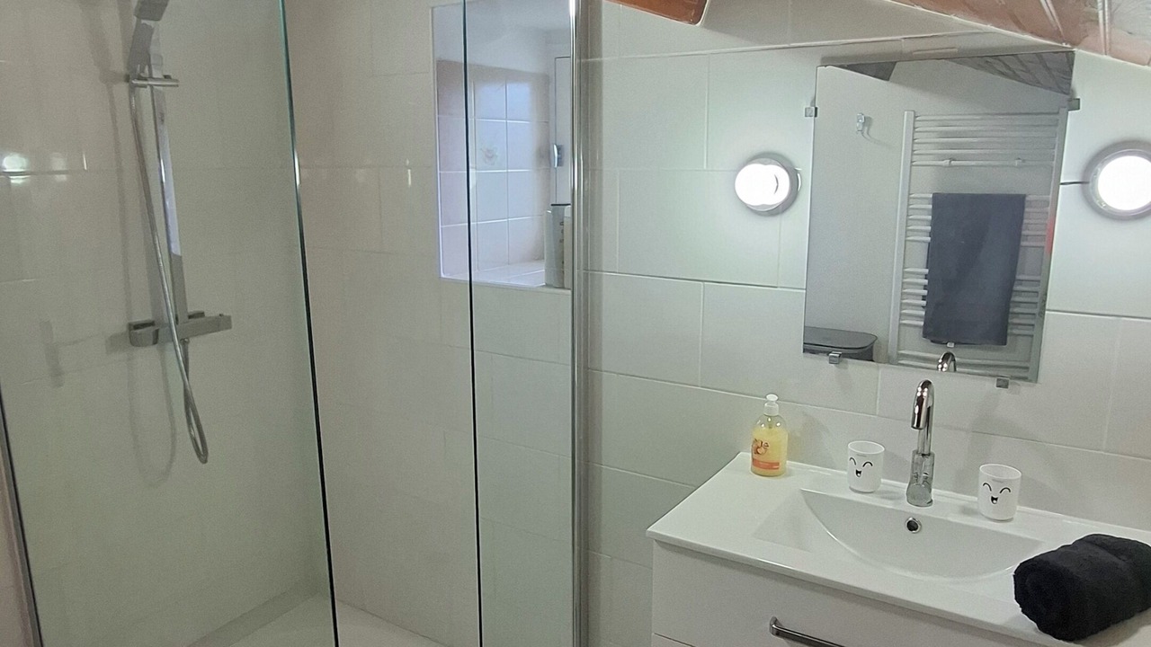 Photo of Bathroom in Saint-Aubin-de-Branne