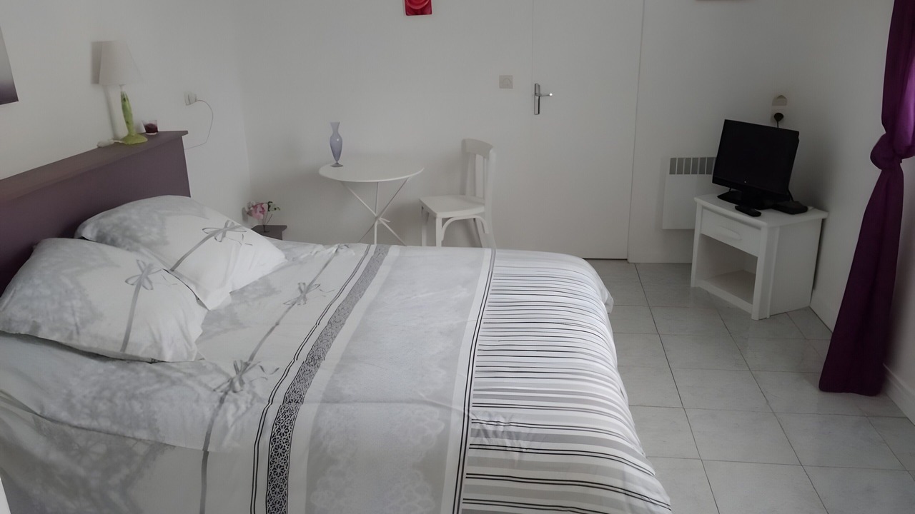 Photo of Bedroom in Augy-sur-Aubois