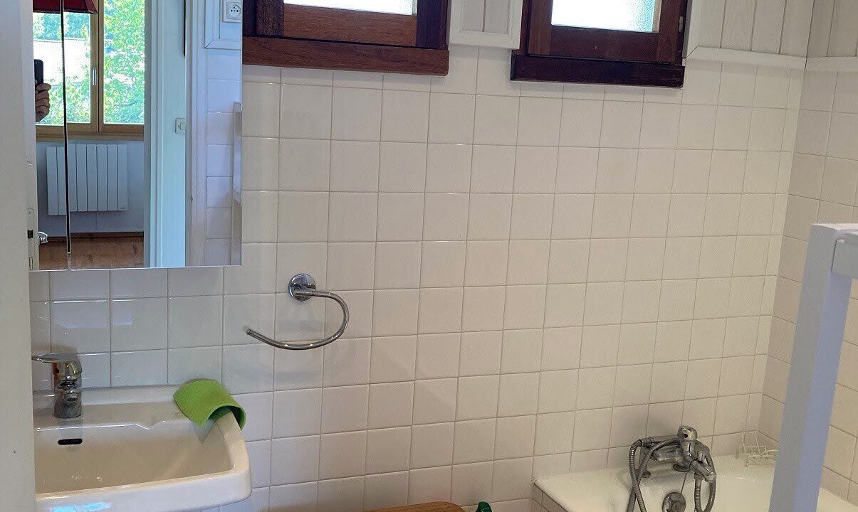 Photo of Bathroom in Saint-Offenge-Dessous