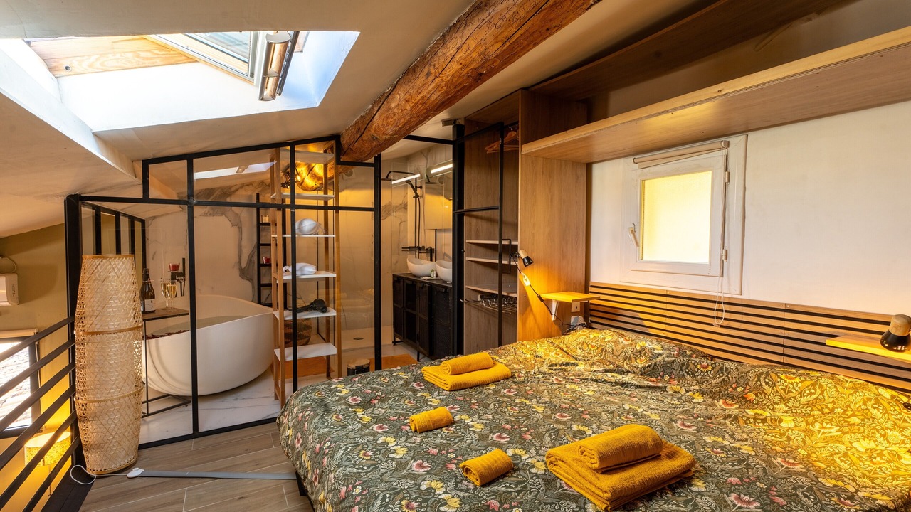 Photo of Bedroom in Mazarin Quarter