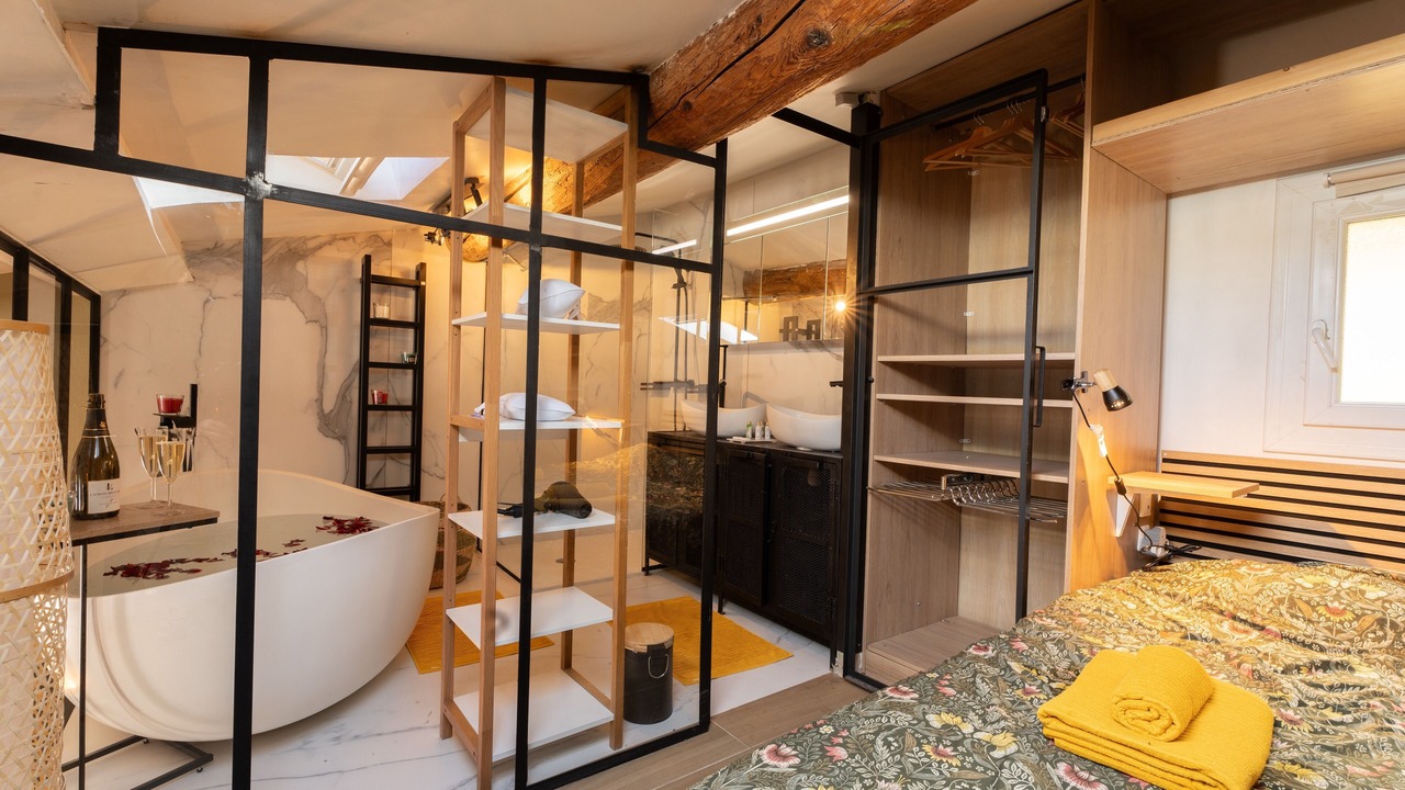 Photo of Bedroom in Mazarin Quarter