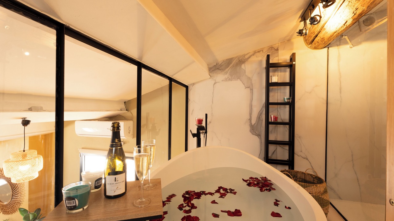 Photo of Bathroom in Mazarin Quarter