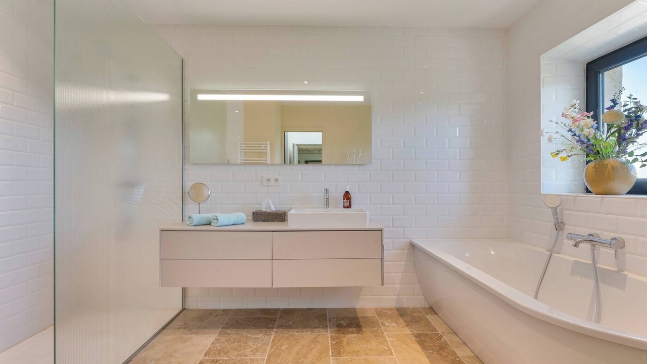 Photo of Bathroom in Eyragues