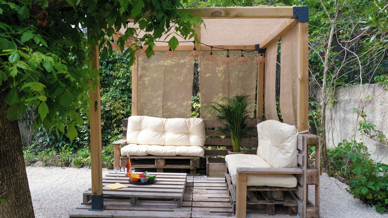 Photo of Patio Balcony in Pernes-les-Fontaines