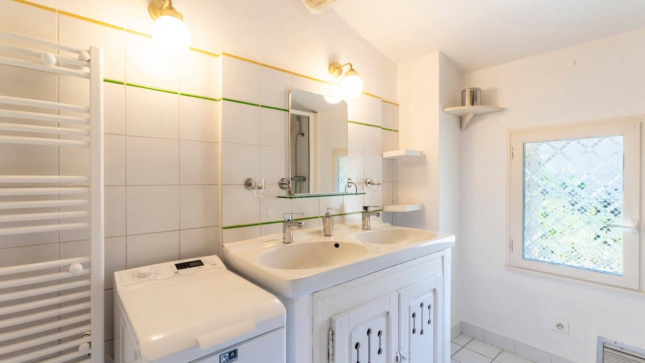Photo of Bathroom in Cabrieres-d'Avignon