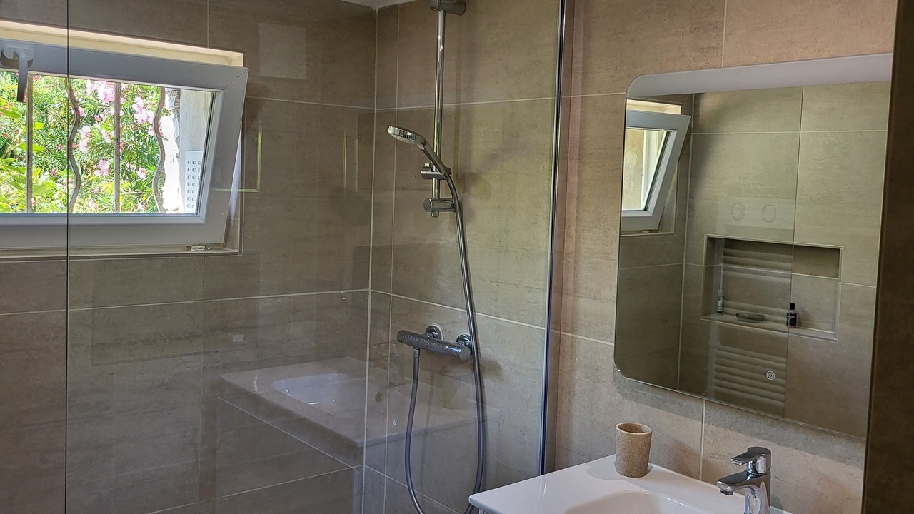 Photo of Bathroom in Cassis