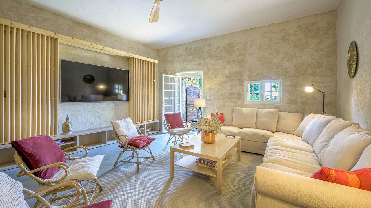 Photo of Livingroom in Puyloubier