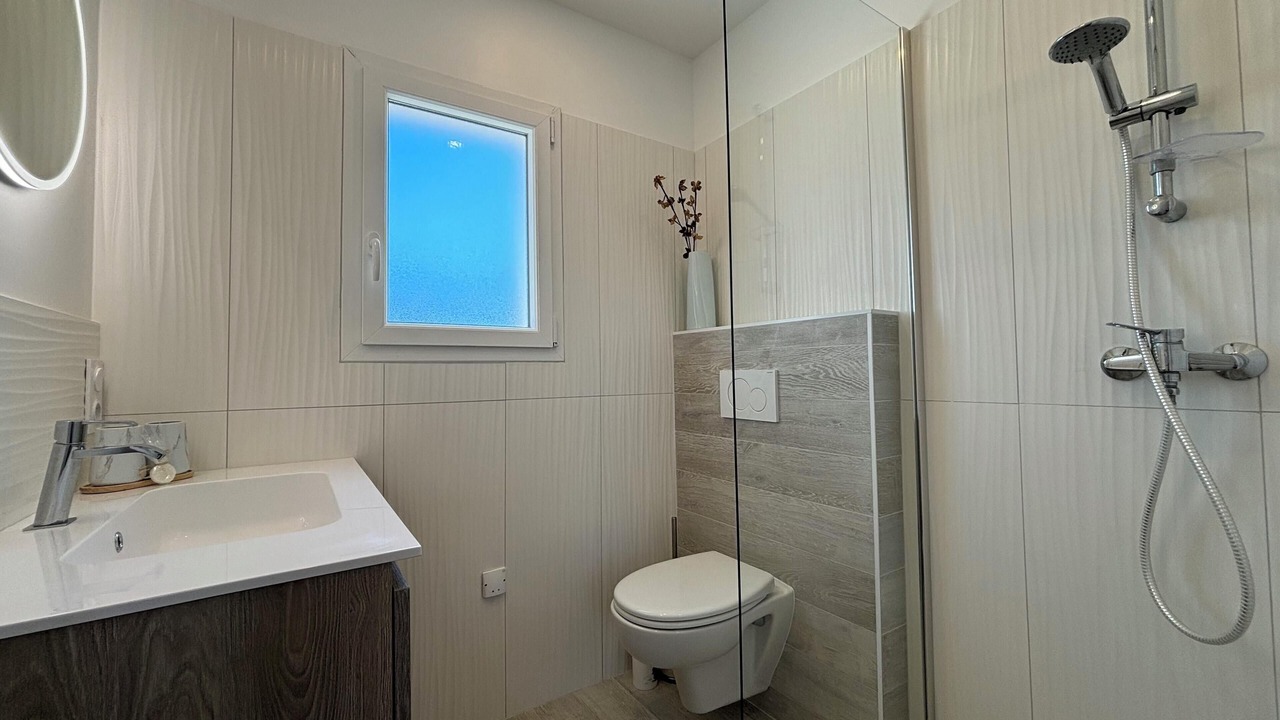 Photo of Bathroom in Domino