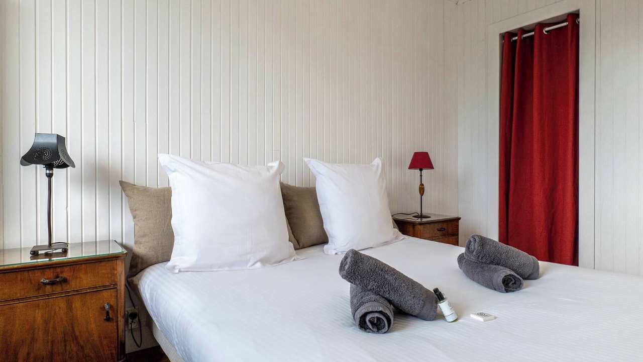 Photo of Bedroom in Novel
