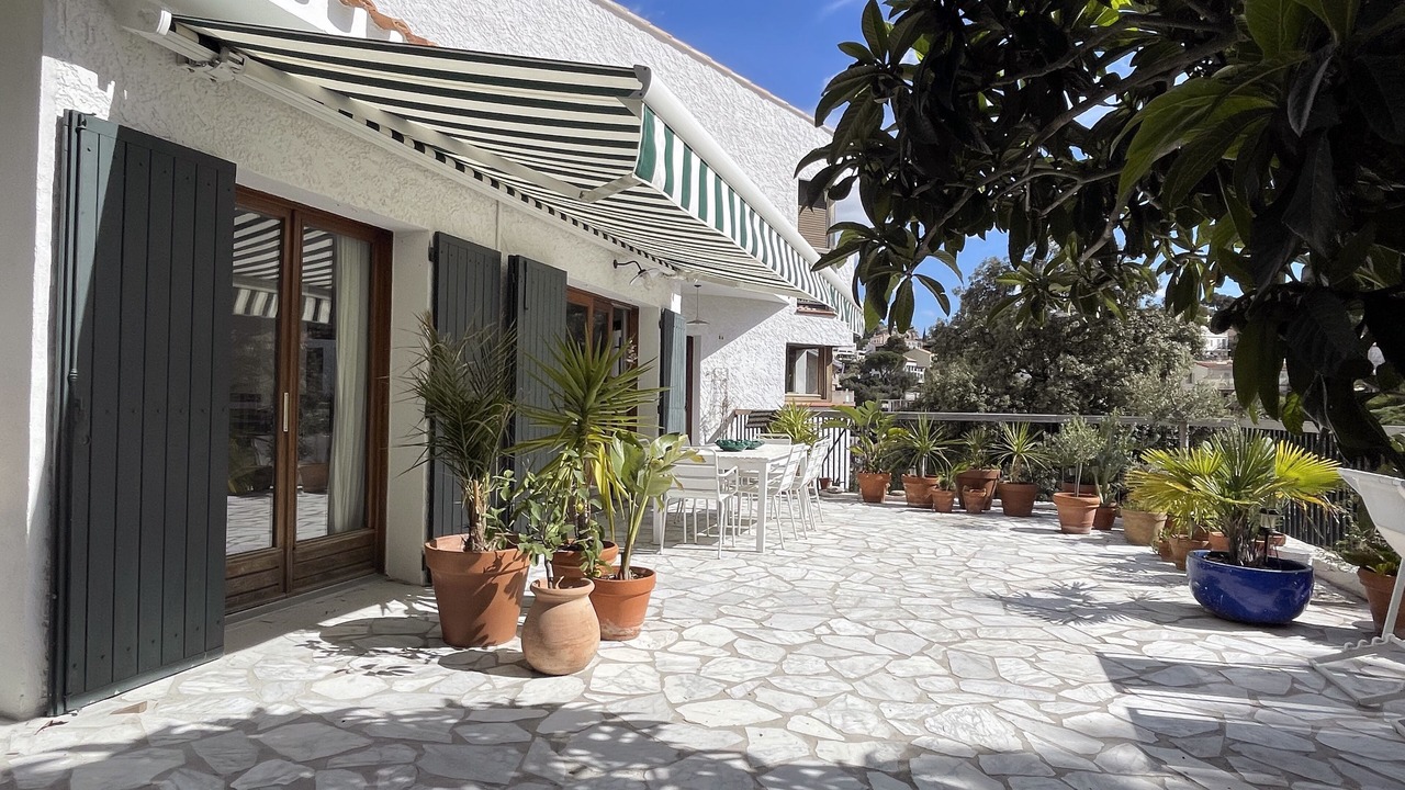 Photo of Patio Balcony in Roucas-Blanc