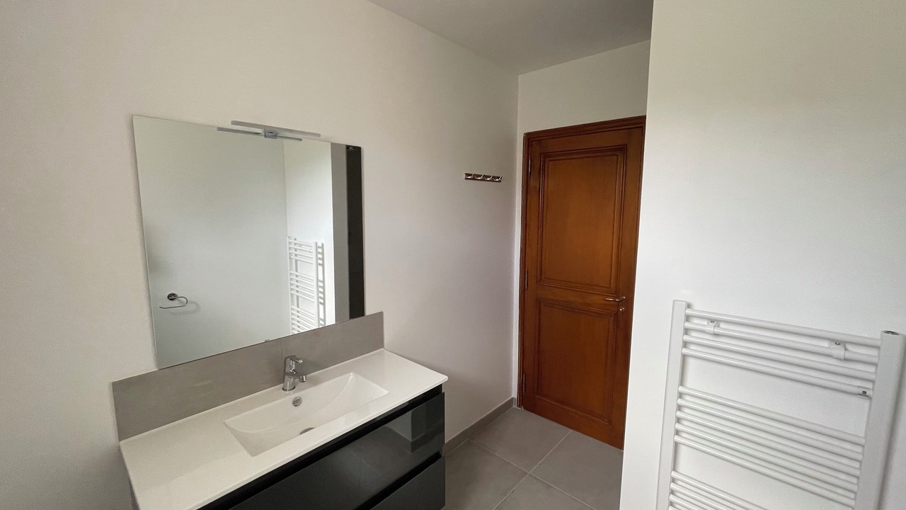 Photo of Bathroom in Eyragues