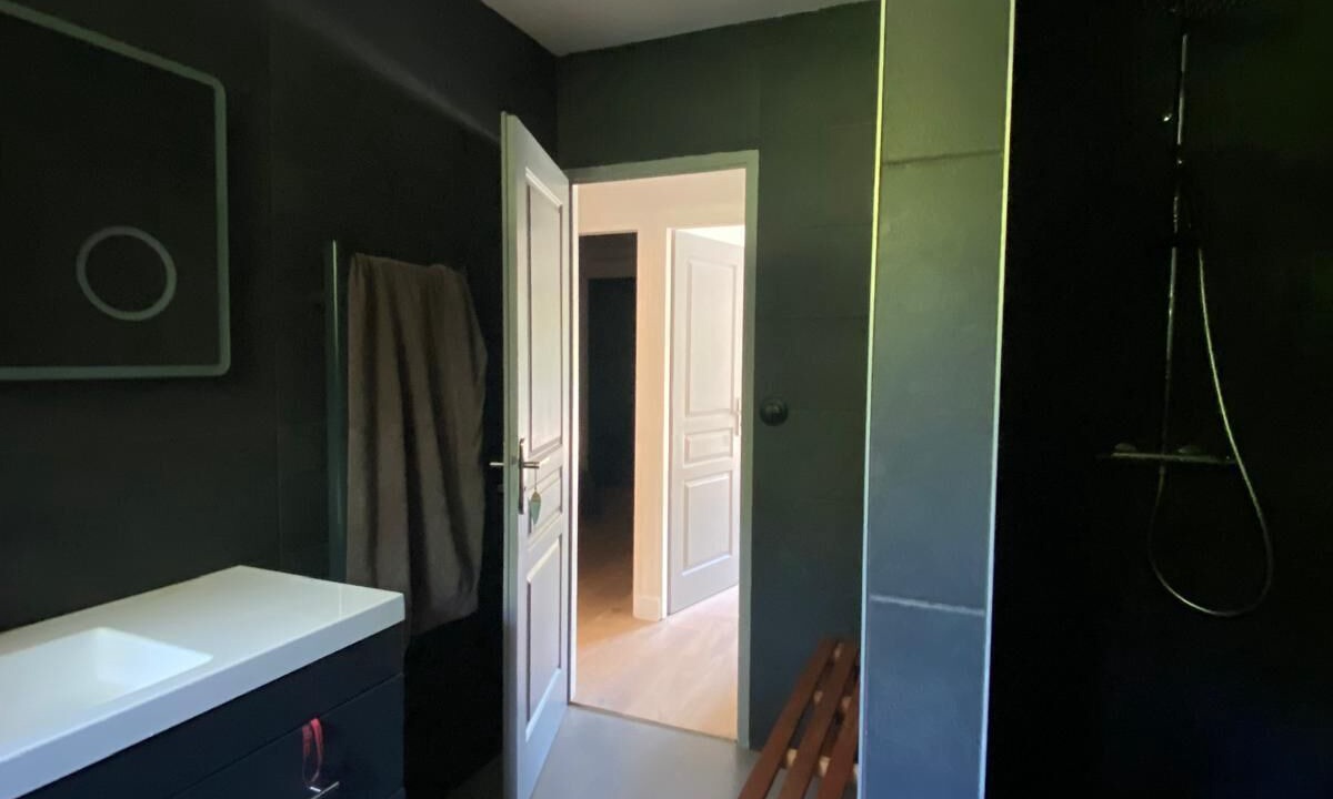 Photo of Bathroom in Grayan-Et-L'Hopital