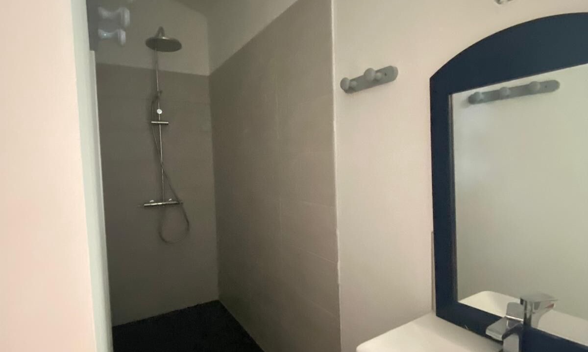 Photo of Bathroom in Grayan-Et-L'Hopital