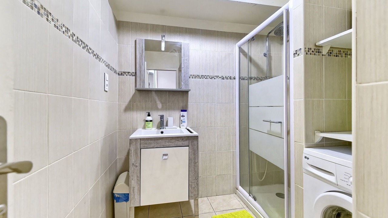 Photo of Bathroom in Musicians Quarter