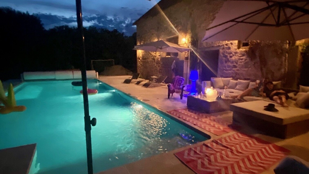 Photo of Outdoor in Poil