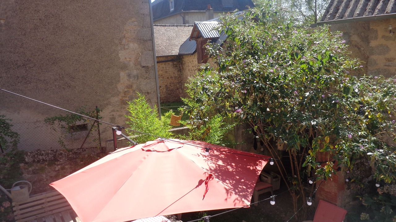 Photo of Outdoor in Poil