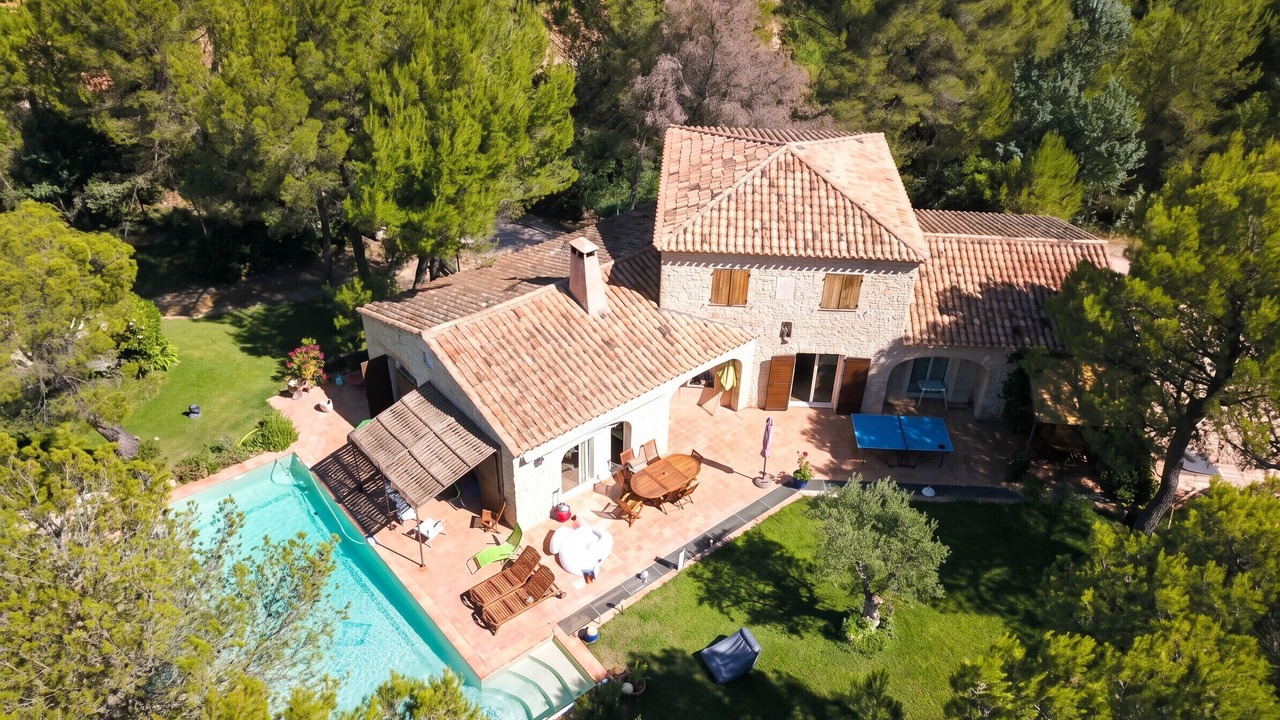 Photo of Others in Rousset