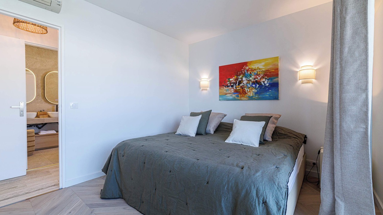 Photo of Bedroom in Golfe Juan