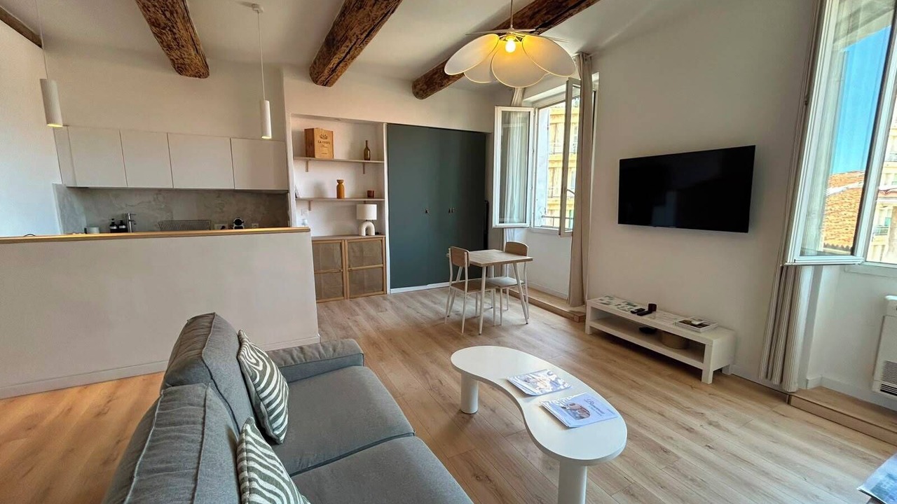Photo of Livingroom in Opera