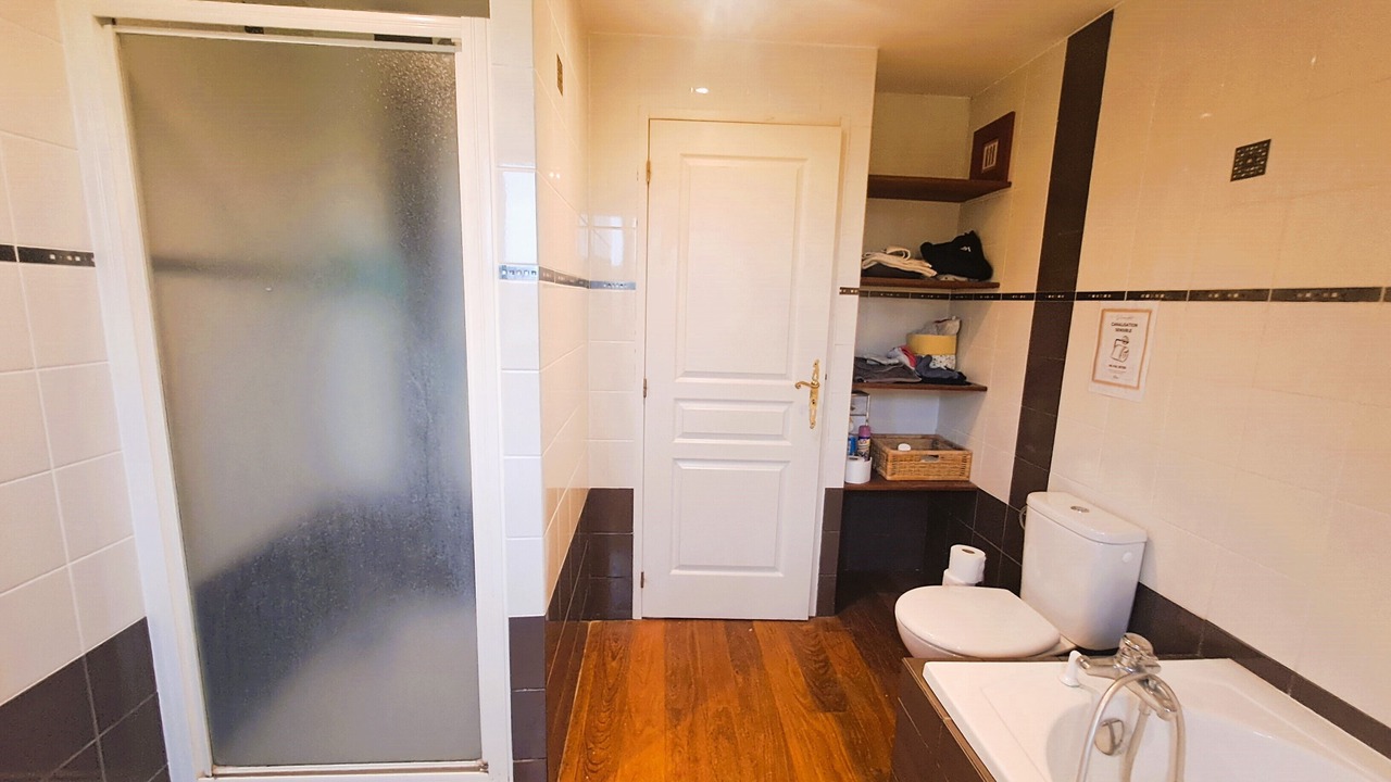 Photo of Bathroom in Saint-Aubin-de-Nabirat