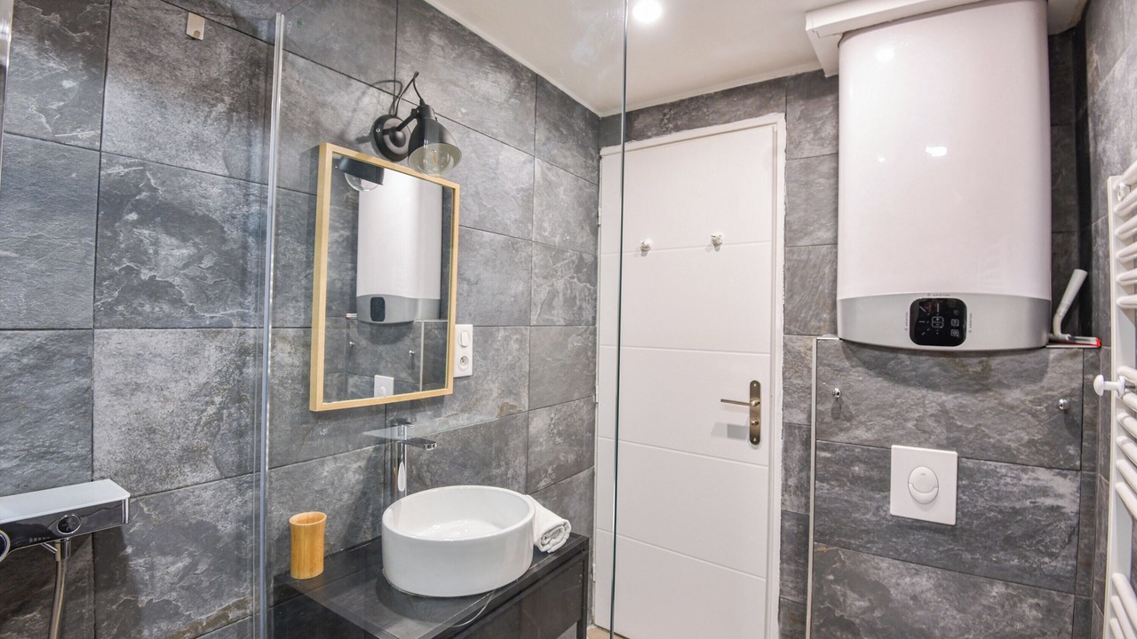 Photo of Bathroom in Opera