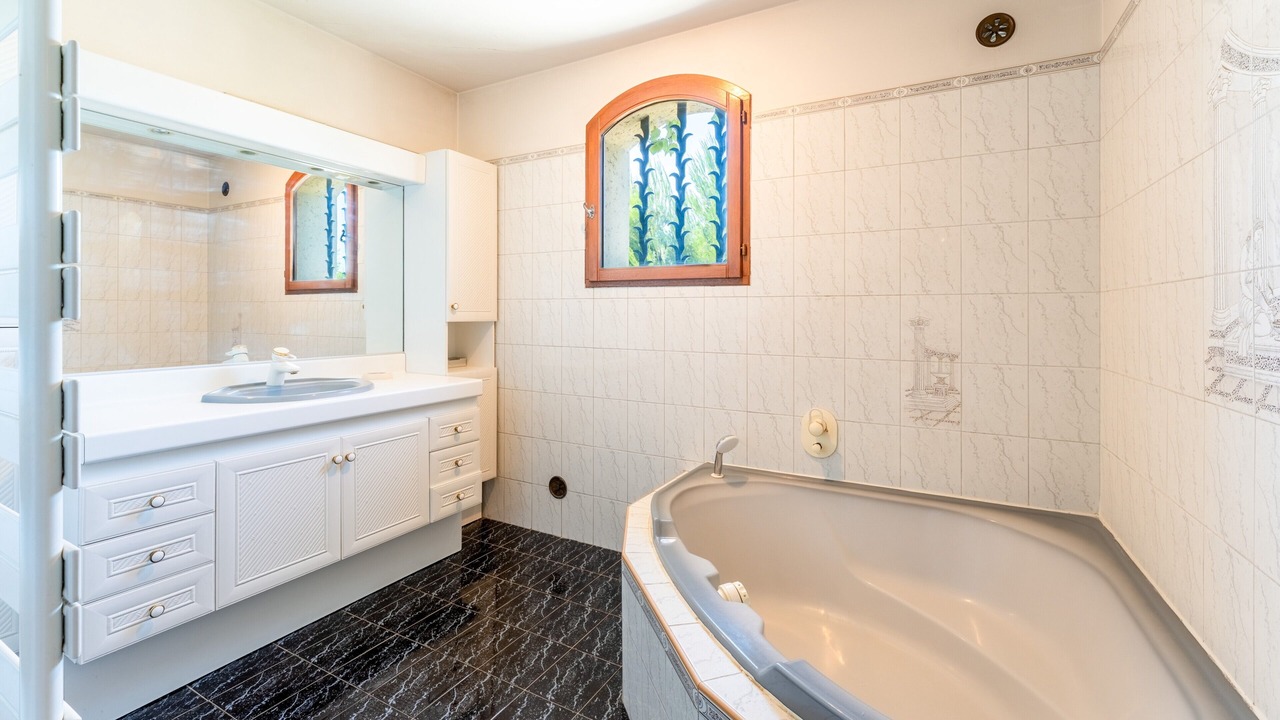 Photo of Bathroom in Chateaurenard