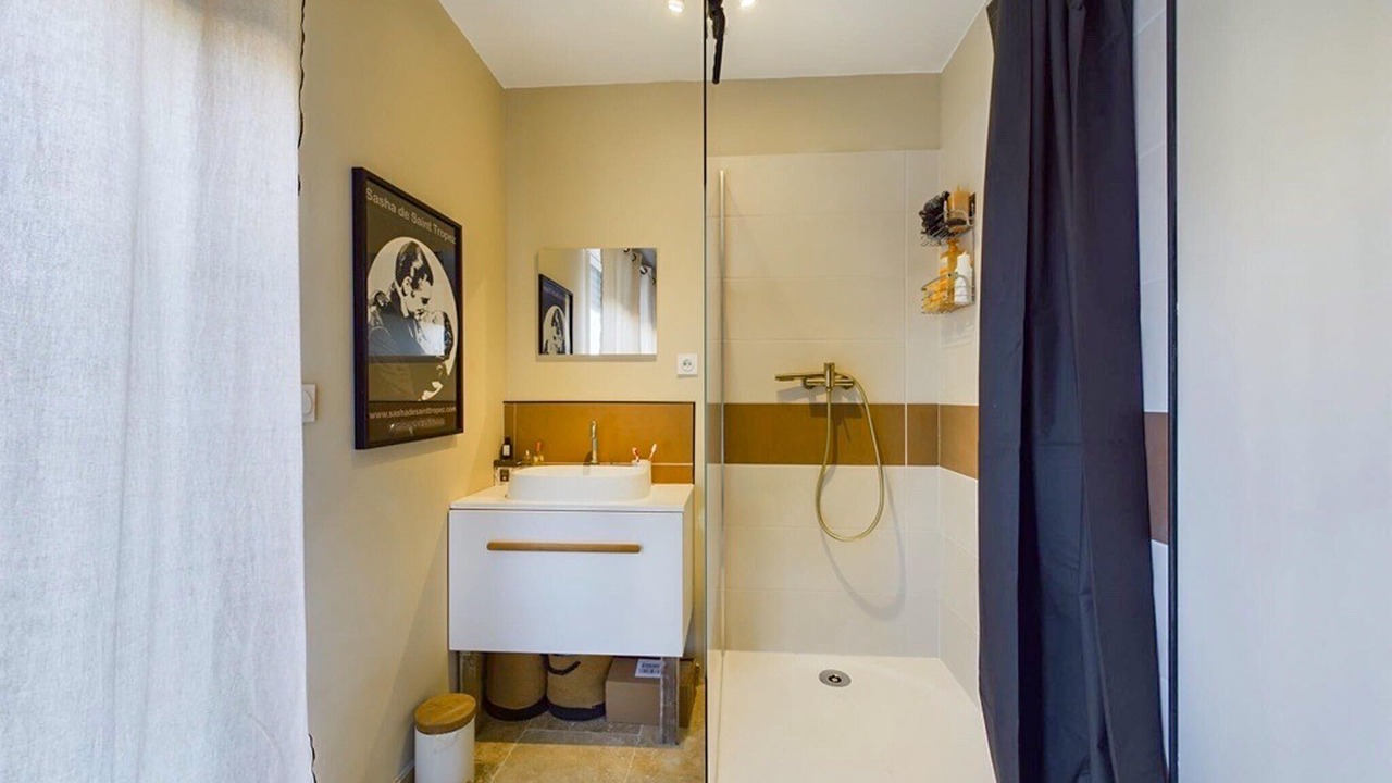 Photo of Bathroom in Eyragues