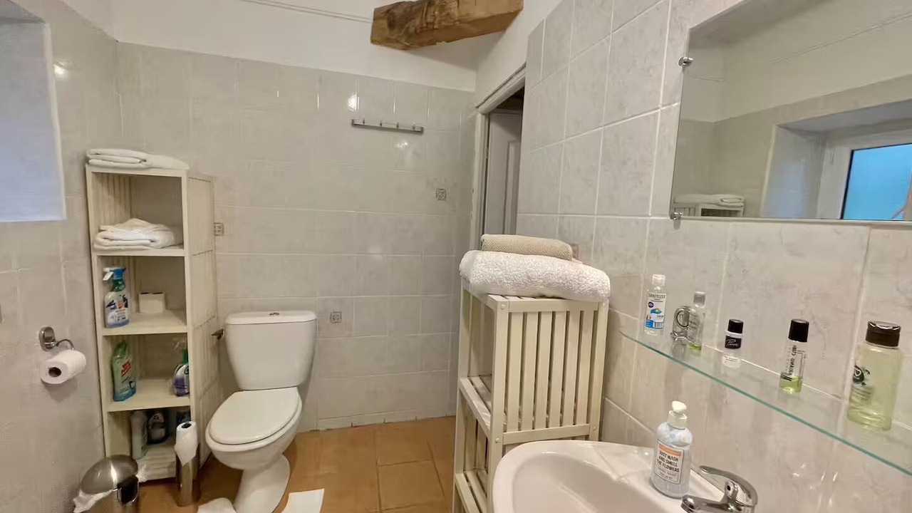 Photo of Bathroom in Agonges