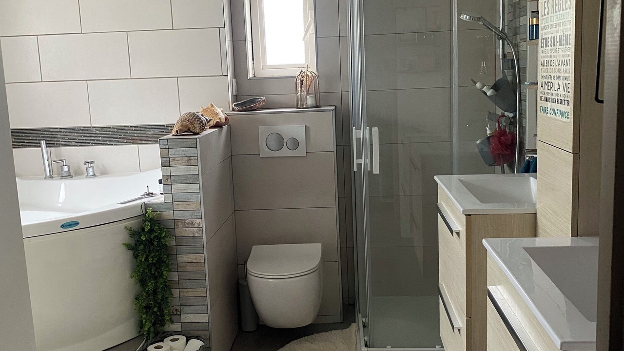 Photo of Bathroom in Carnot