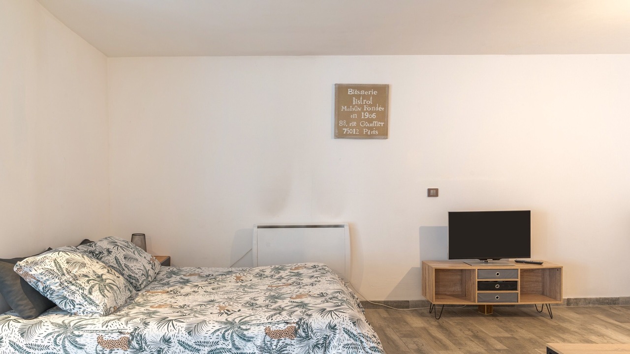 Photo of Bedroom in Puyloubier