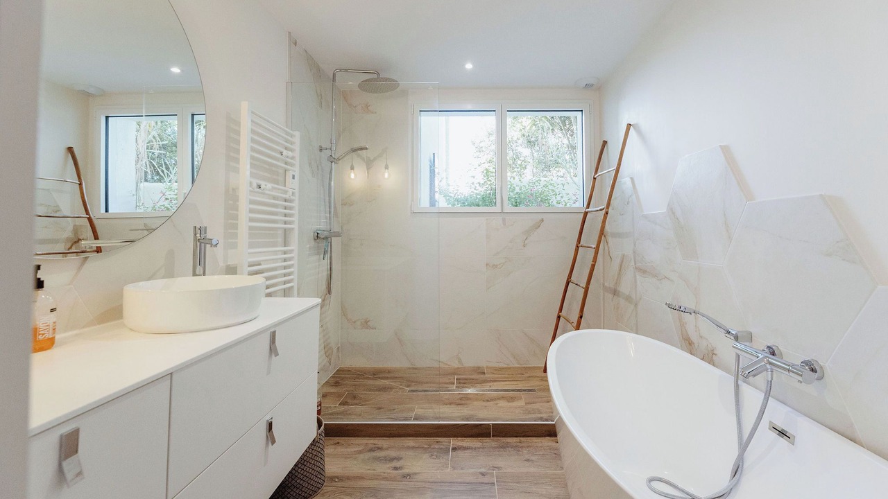 Photo of Bathroom in Domino