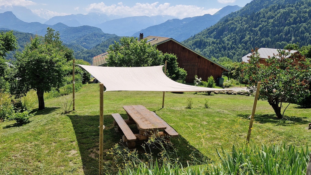 Photo of Outdoor in Onnion