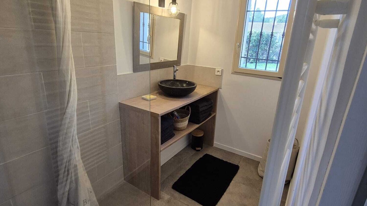 Photo of Bathroom in Puyloubier