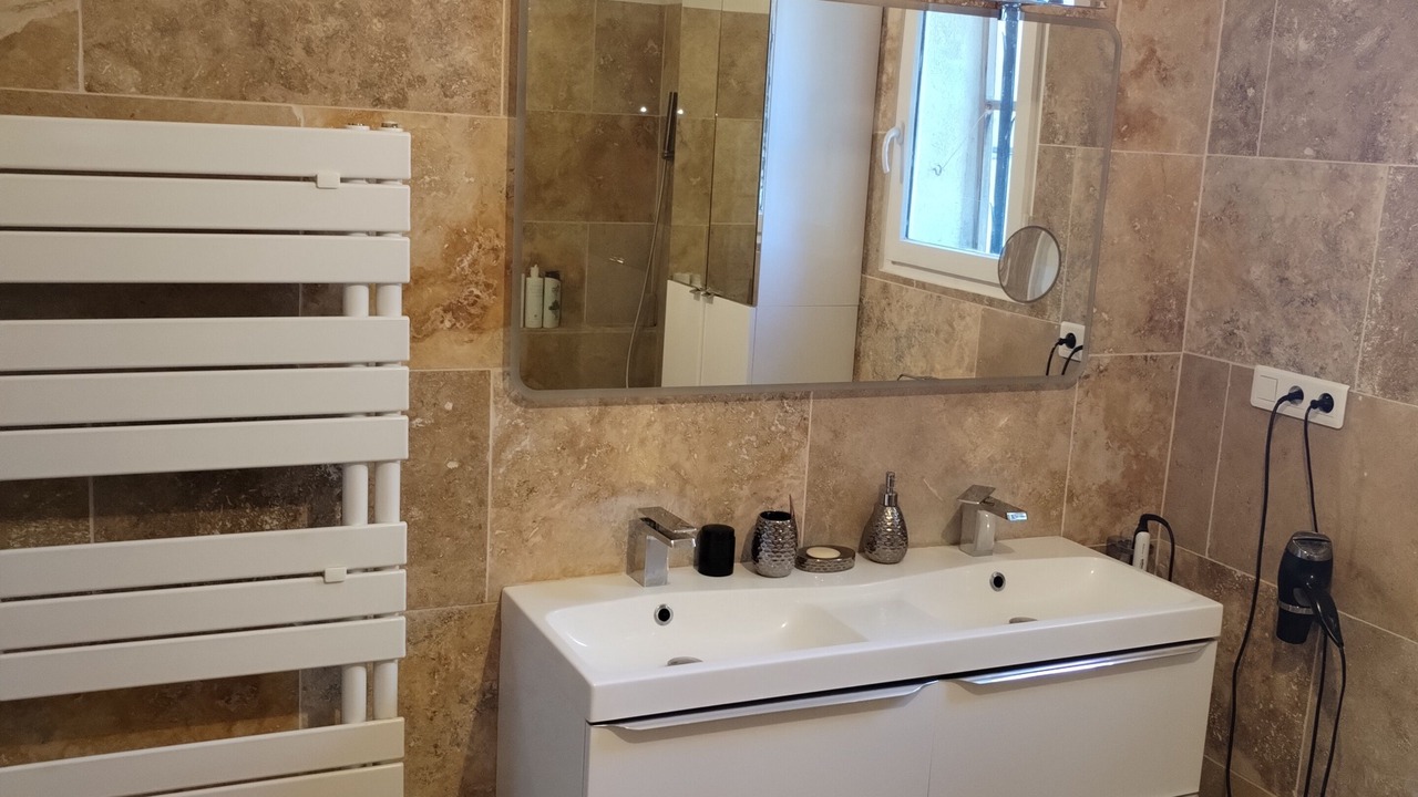Photo of Bathroom in Eyragues