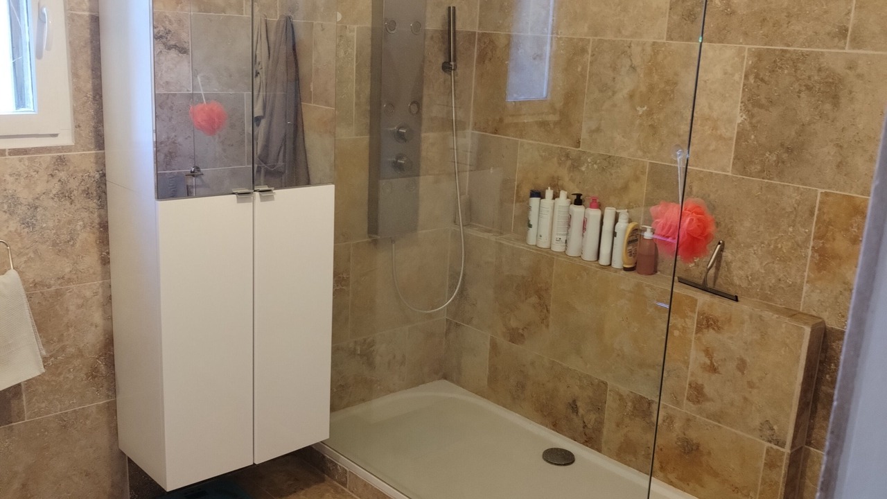 Photo of Bathroom in Eyragues