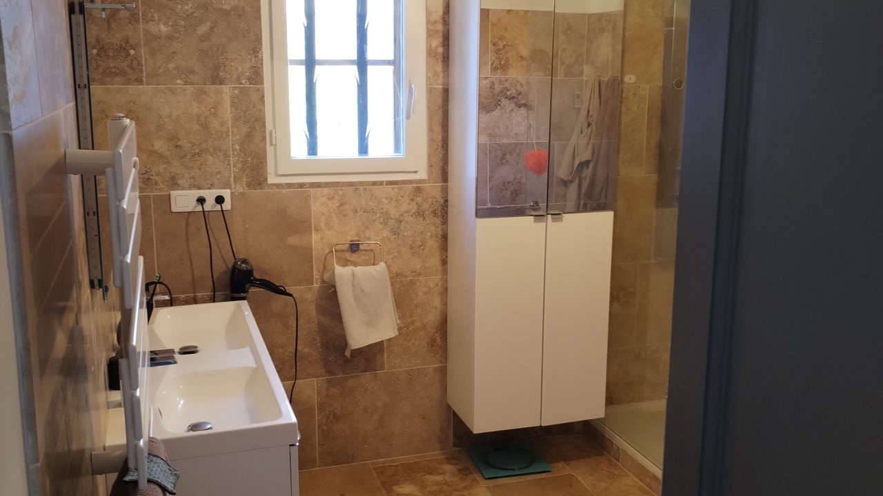 Photo of Bathroom in Eyragues