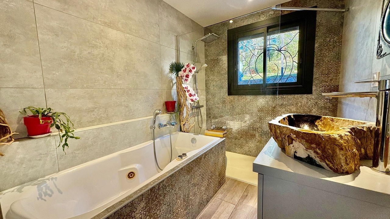 Photo of Bathroom in Saint-Paul-en-Foret
