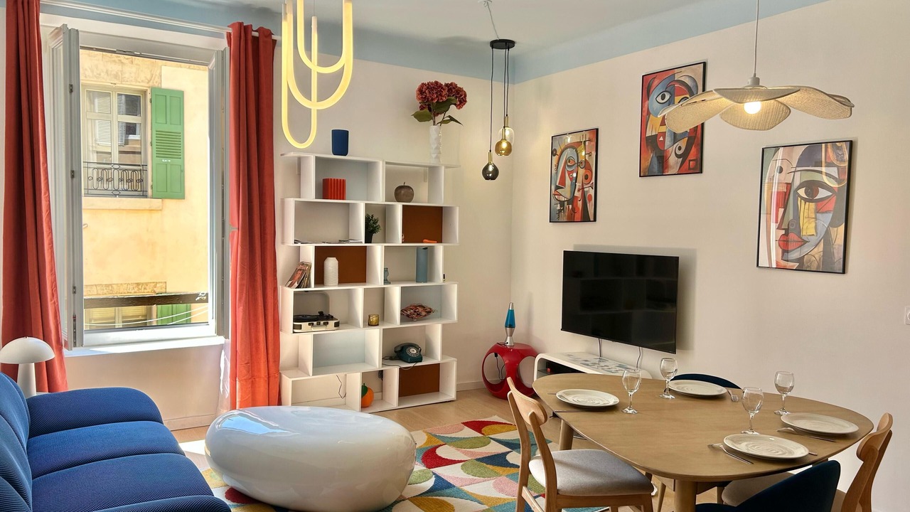 Photo of Livingroom in Opera