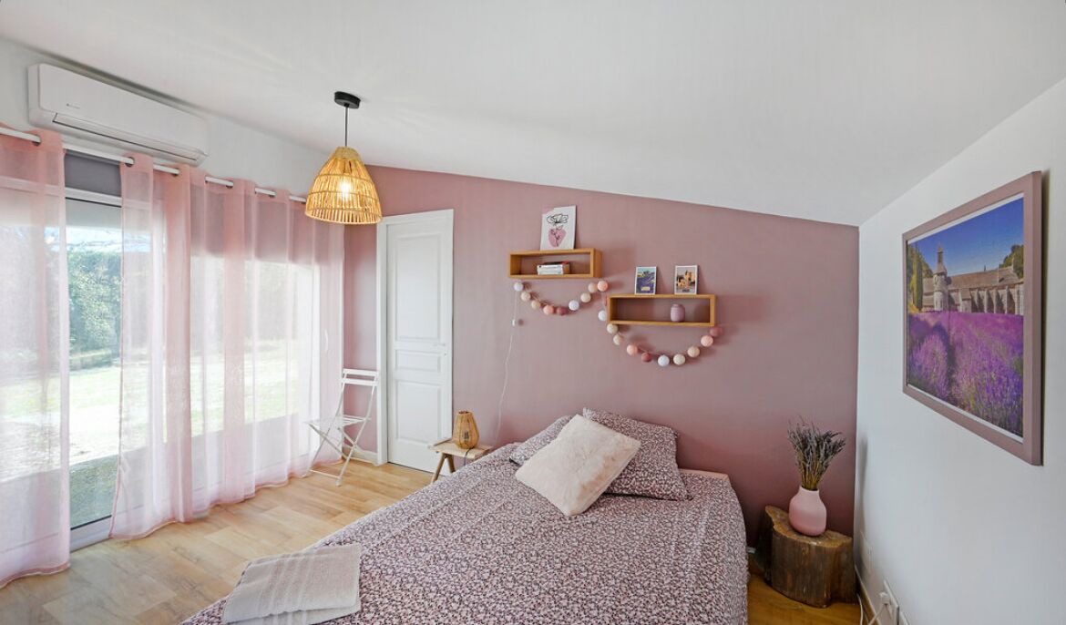 Photo of Bedroom in Pernes-les-Fontaines