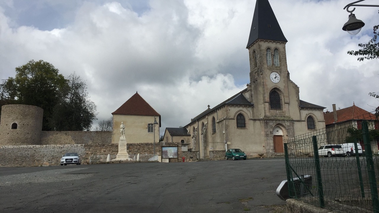 Photo of Others in Larochemillay