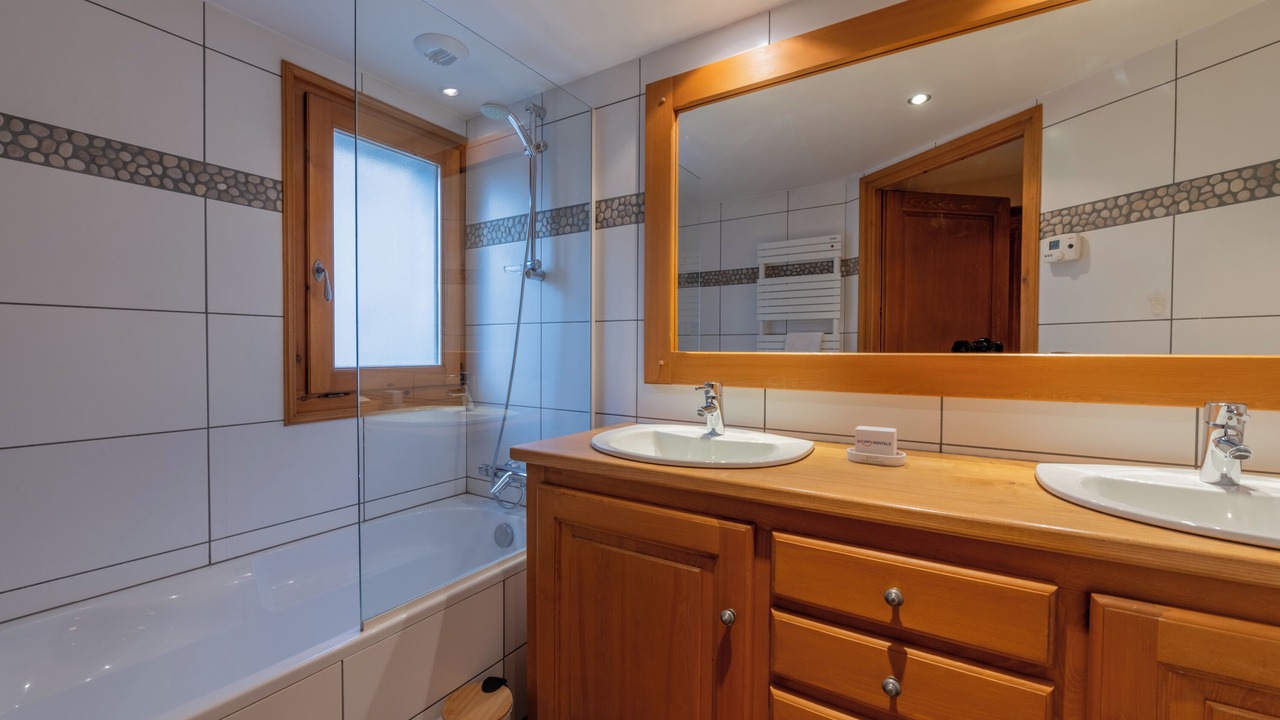 Photo of Bathroom in Les Praz-de-Chamonix