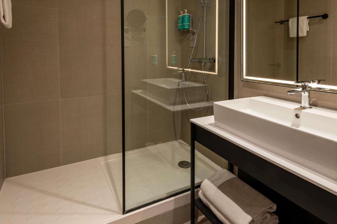 Photo of Bathroom in Magny-les-Hameaux