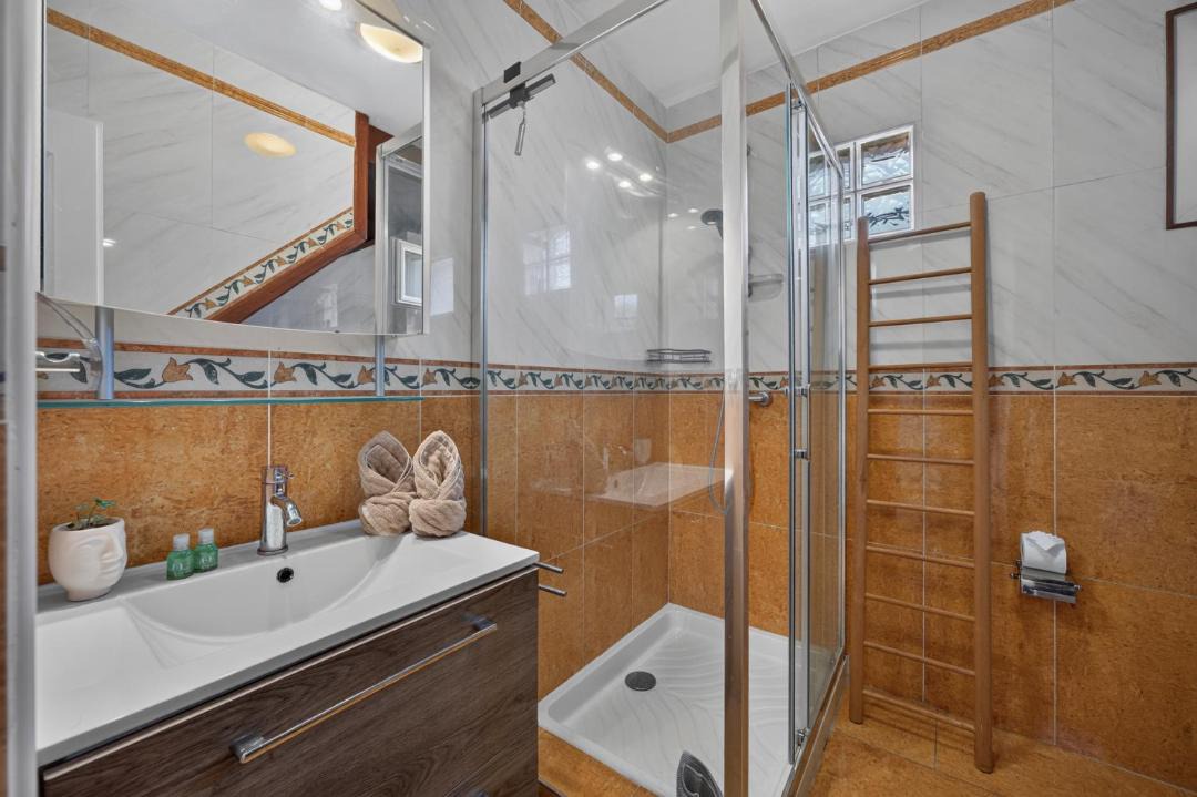 Photo of Bathroom in Saint-Genis-Pouilly