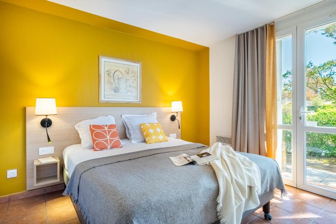 Photo of Bedroom in Mandelieu-La-Napoule